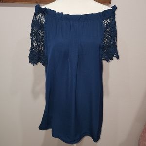NWT Davi & Dani Crochet Lace Sleeve Top